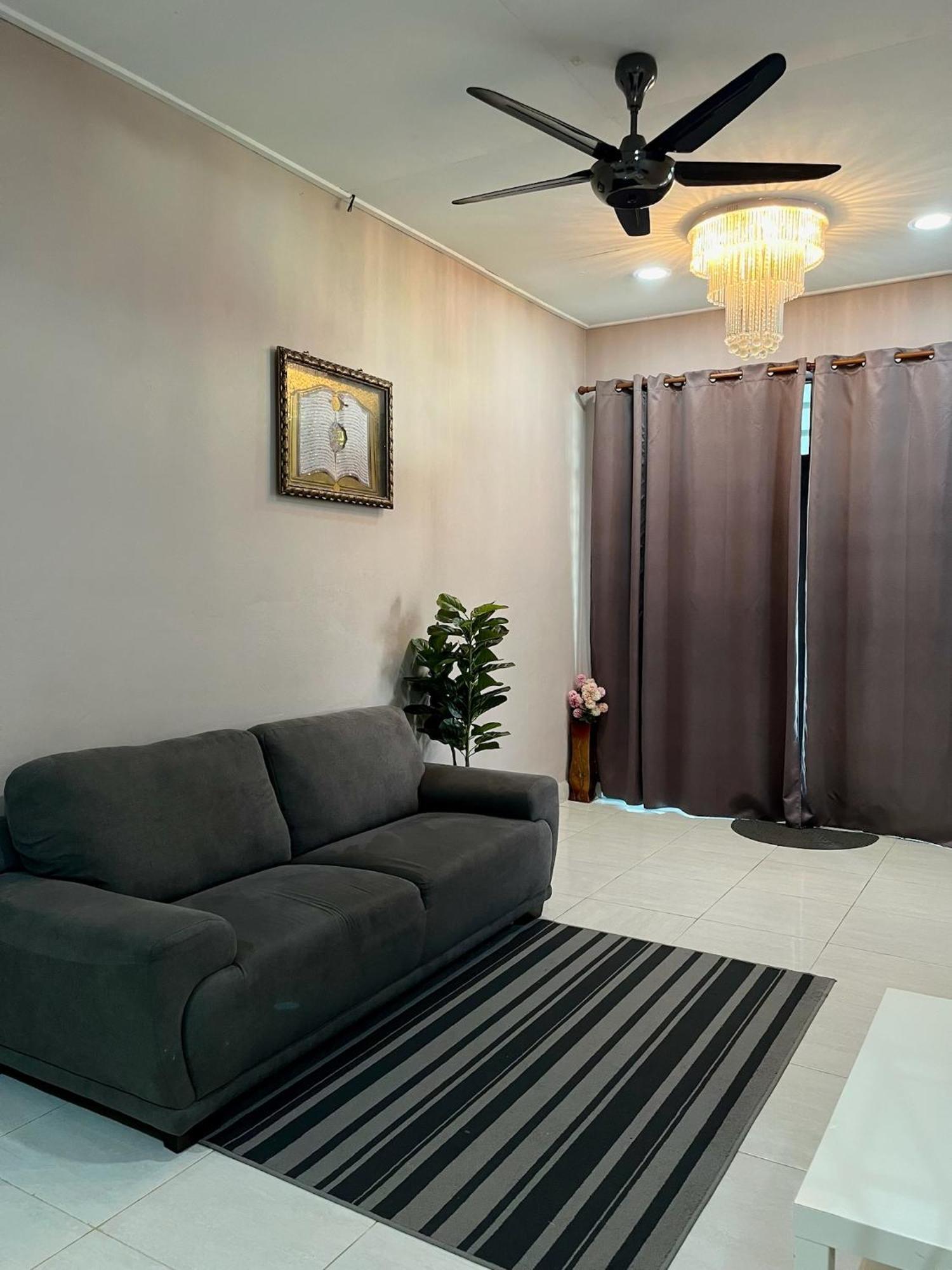 Aina Guest House Kota Bharu Exteriör bild