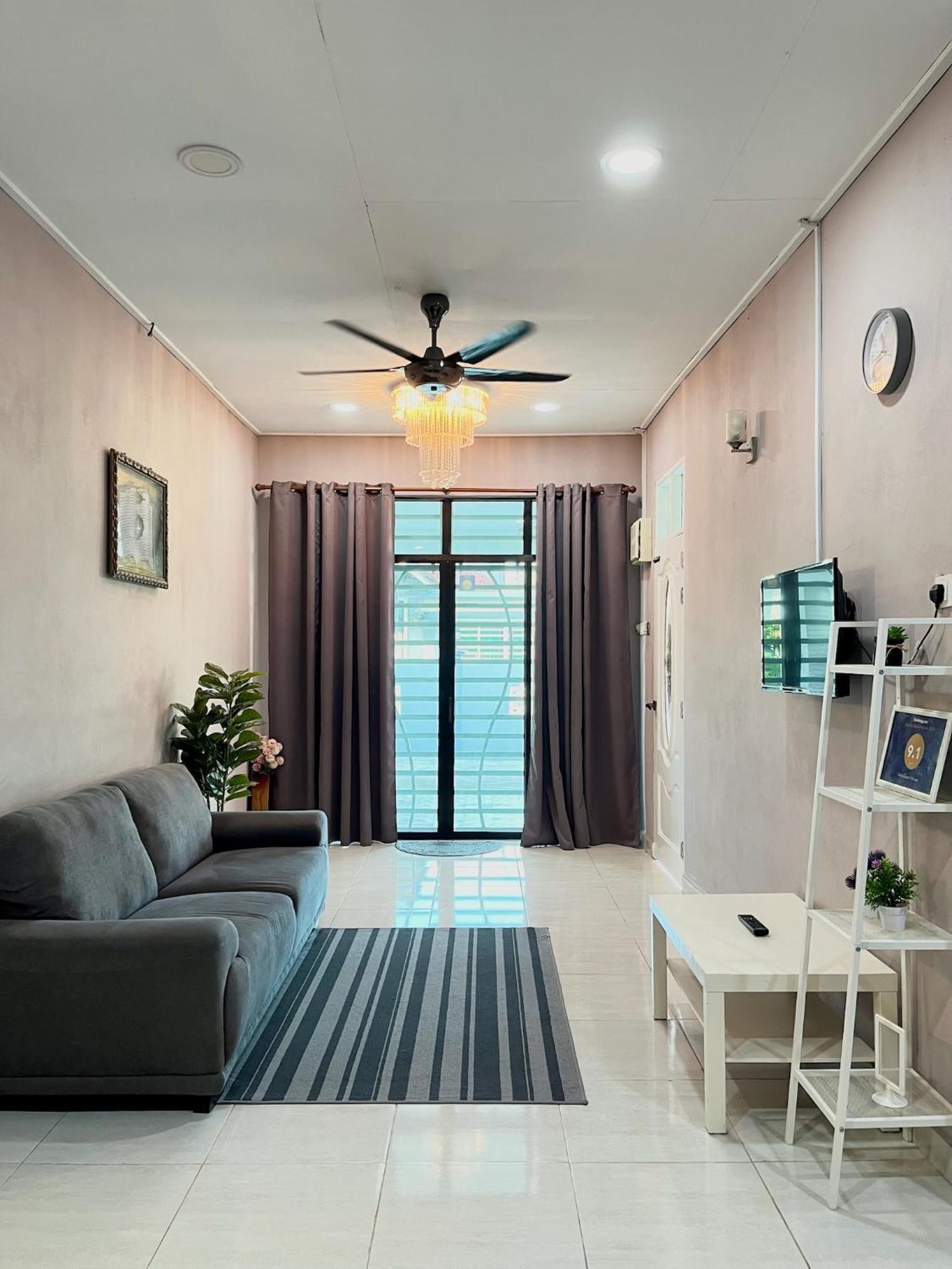 Aina Guest House Kota Bharu Exteriör bild